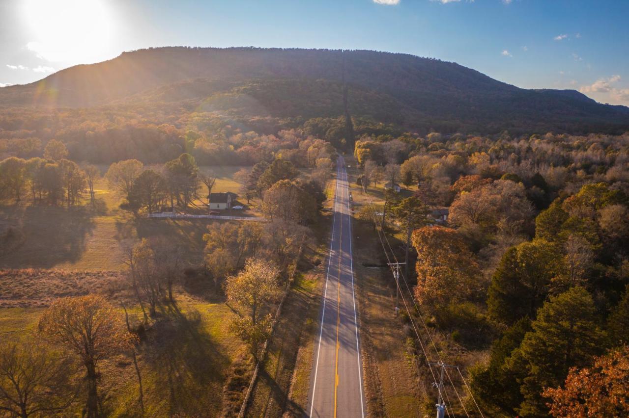 Nebo'S Foot, Hiking And Biking Escape With Game Shed Villa Dardanelle Exterior photo